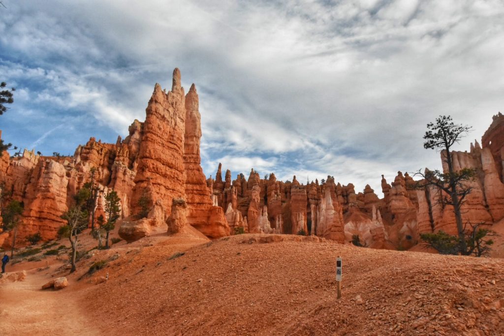 Views of hoodoos from the Queen's Garden Trail