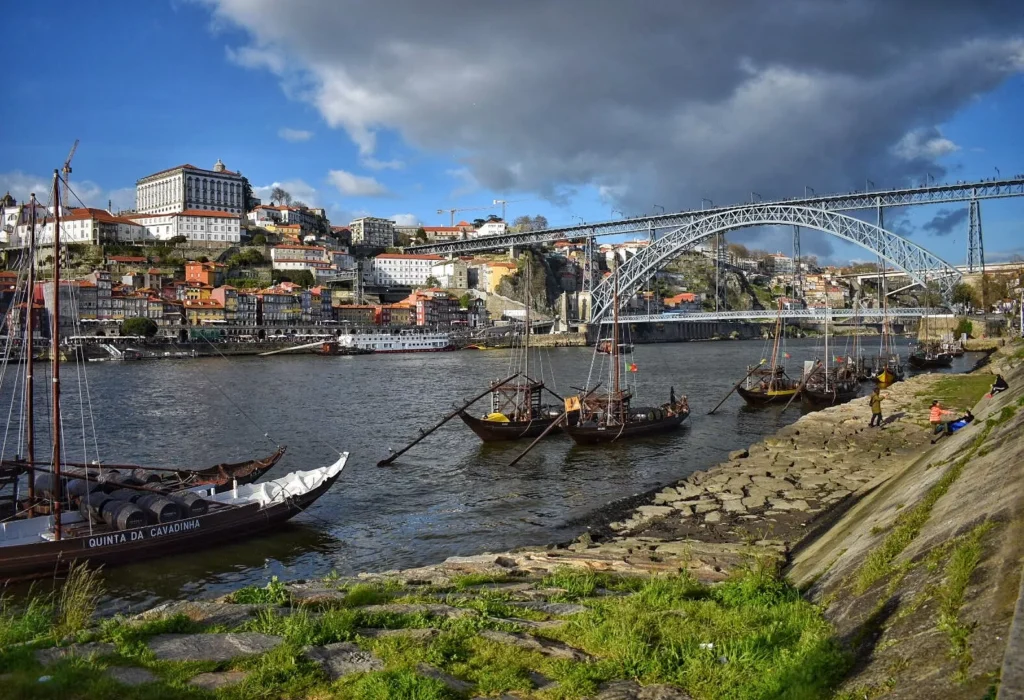 Bridge between two sides of Porto