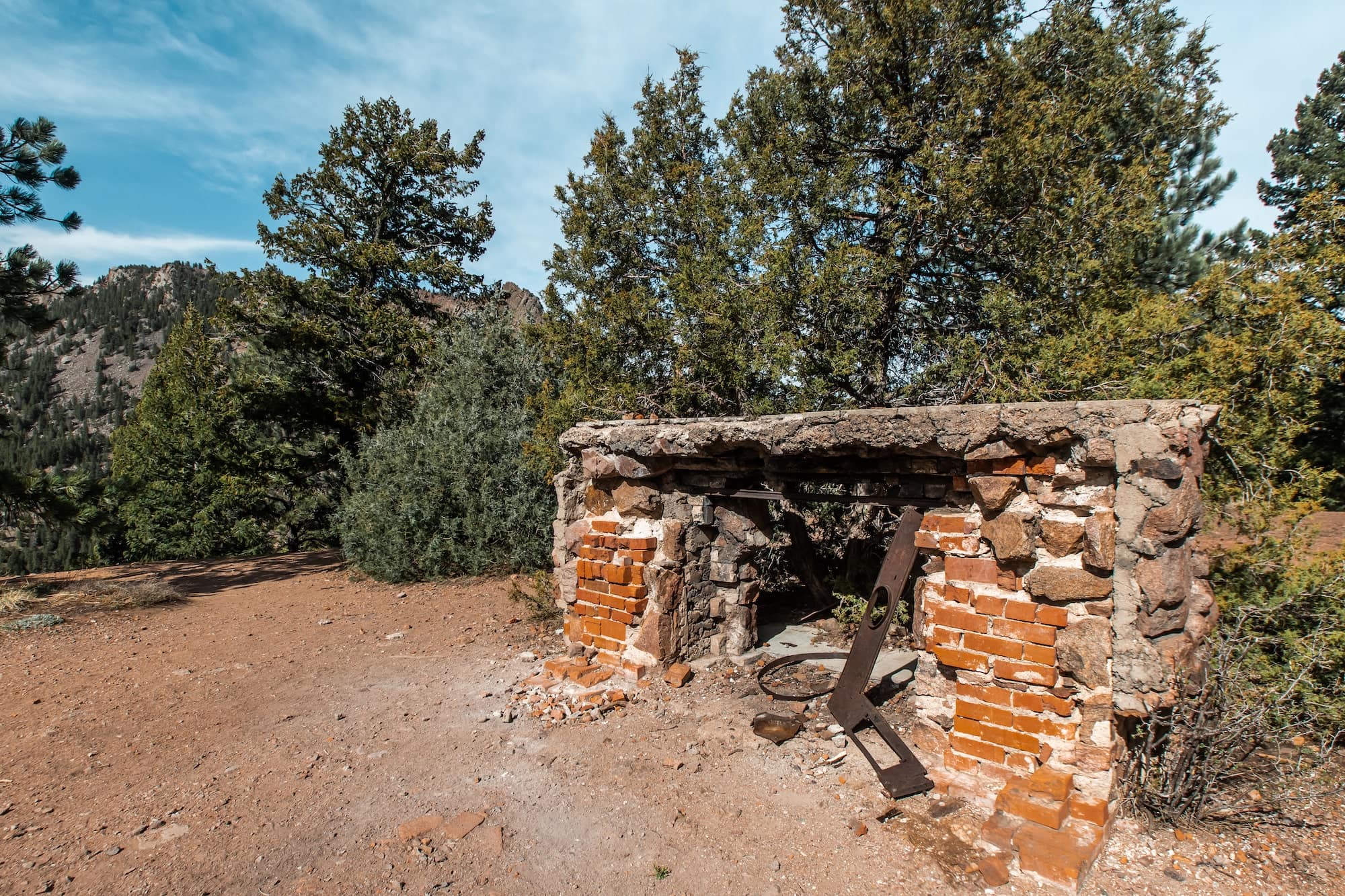 fireplace of the old burned down hotel on the Rattlesnake Gulch trail