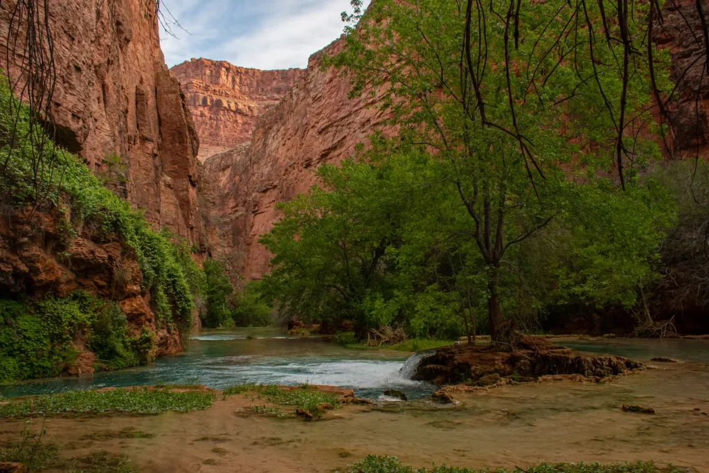 Valley of Havasupai past mooney fall