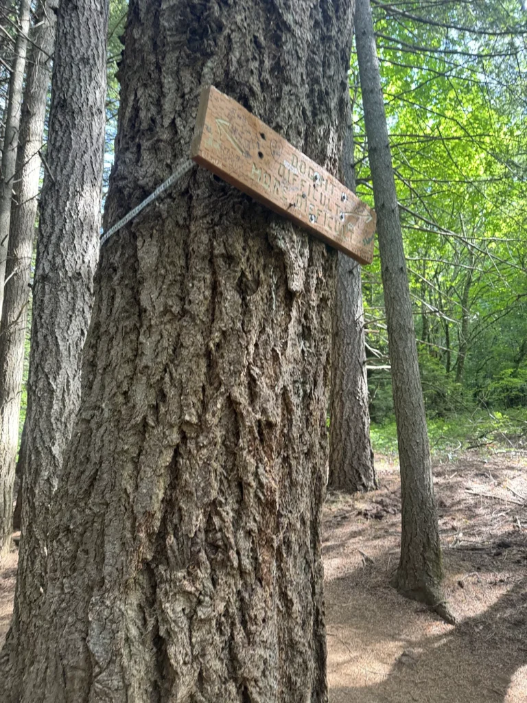 sign for the difficult and more difficult path