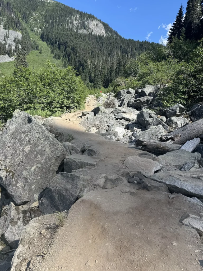 Trail from Lower lake to upper lake