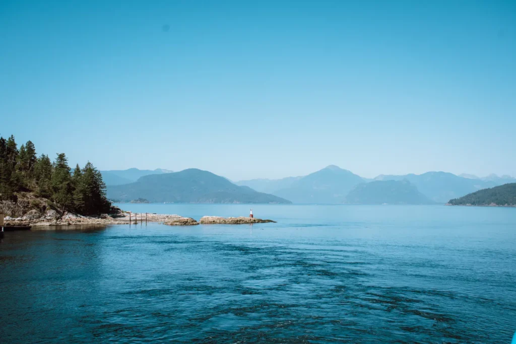 picture of the water between vancouver and vancouver island