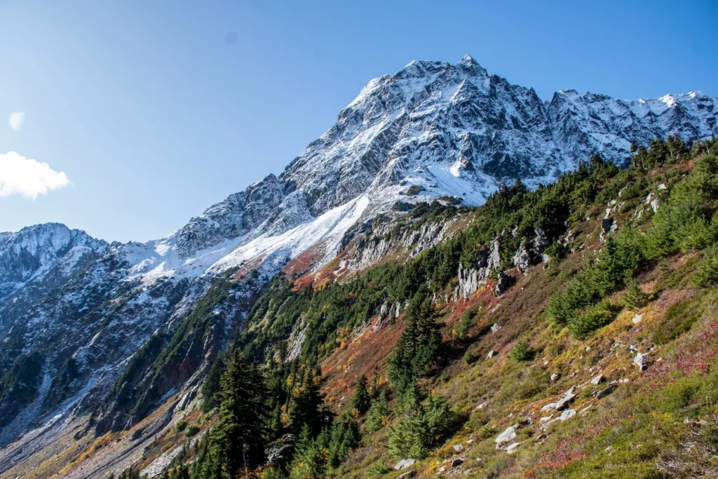 gorgeous views at cascade pass in north cascades
