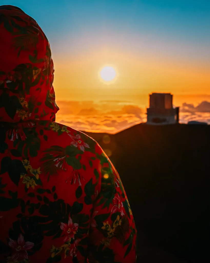guy looking at sunset at mauna kea