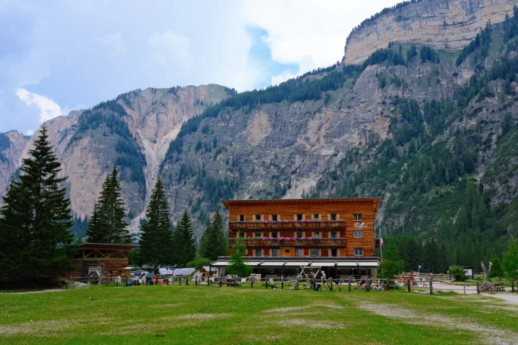 Rifugio Pederu sitting under a tall mountain